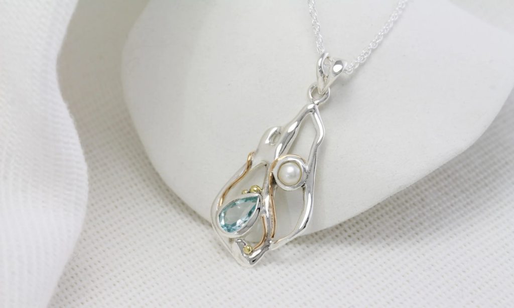 gw pnd 002 sculptural pendant blue topaz pearl detail side