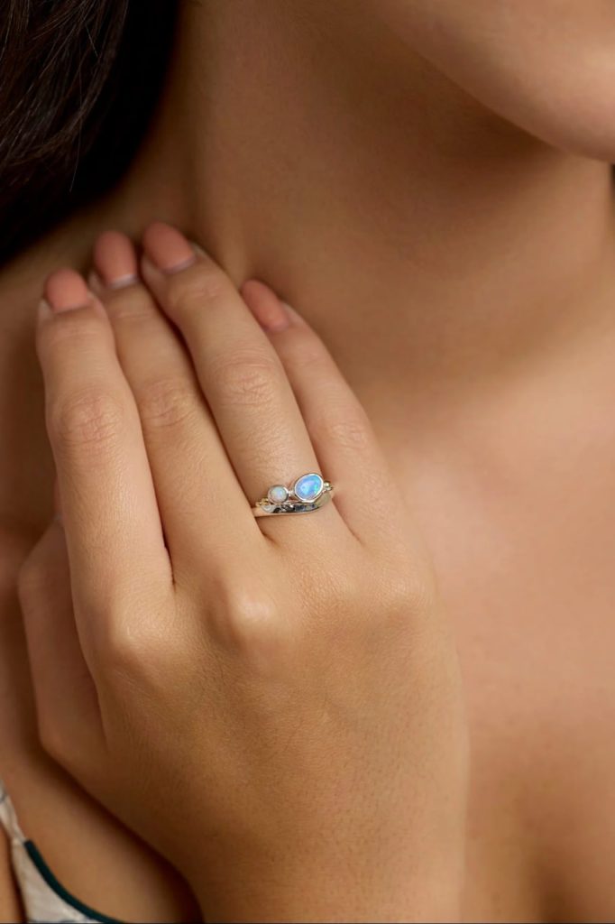 gw rng 003 hammered ring blue white opal model portrait