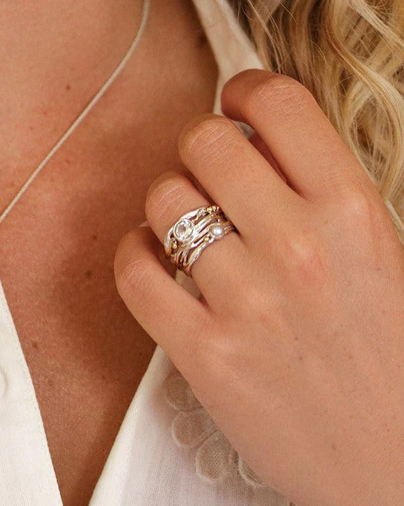 gw rng 004 sculptural ring green amethyst pearl model chest