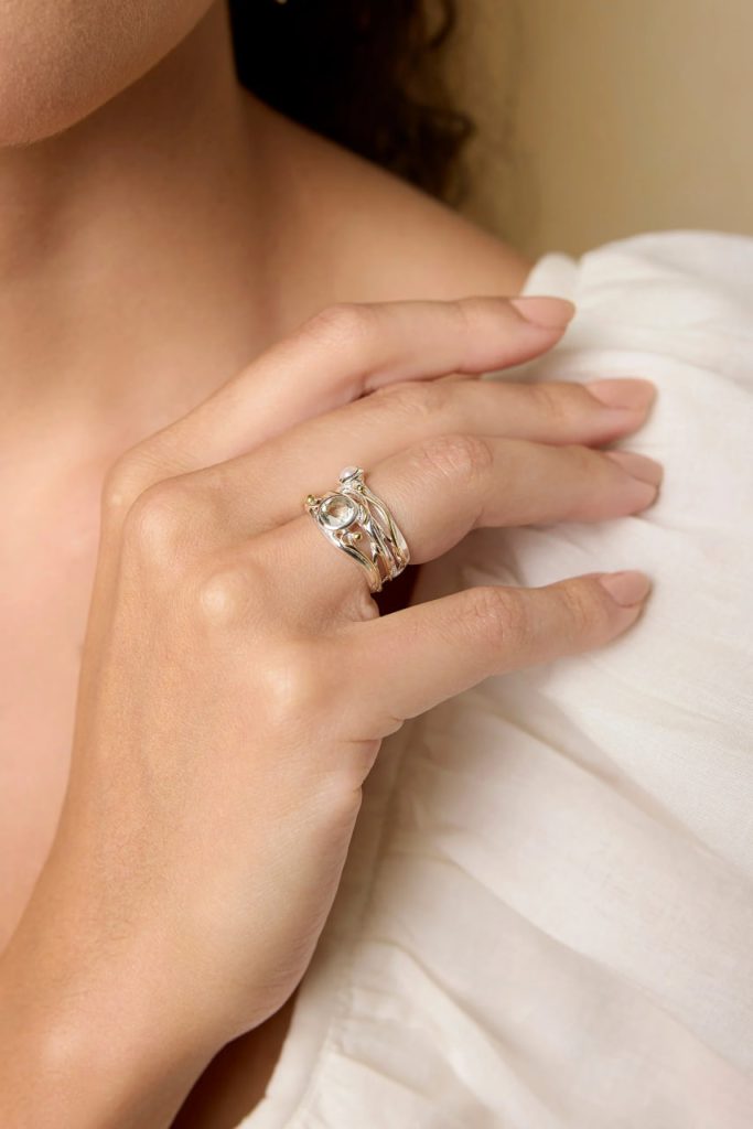 gw rng 004 sculptural ring green amethyst pearl model shoulder