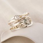 gw rng 004 sculptural ring green amethyst pearl styled fabric